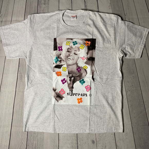 Supreme Naomi Tee - Picture 1 of 4